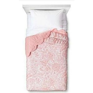 PILLOWFORT Birds Scalloped Edge Quilt, Twin